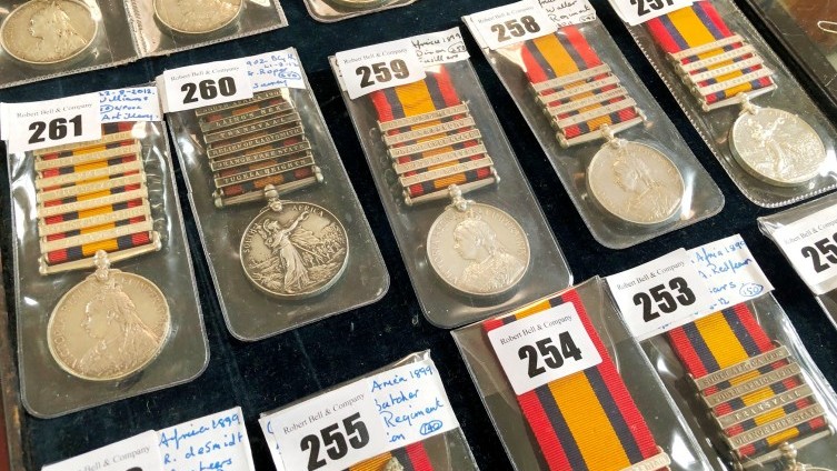TOP PRICE £500 - Selection of Medals, Mainly Queens South Africa