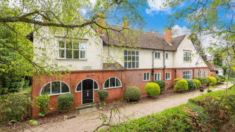 {cf_property_name} Cromwell Avenue