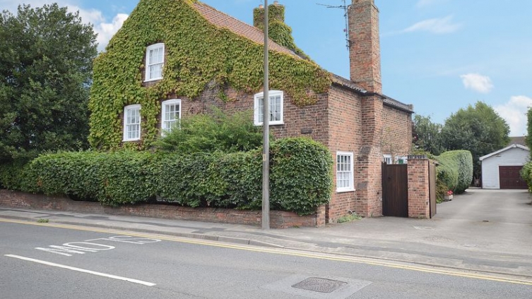 {cf_property_name} 58 High Street