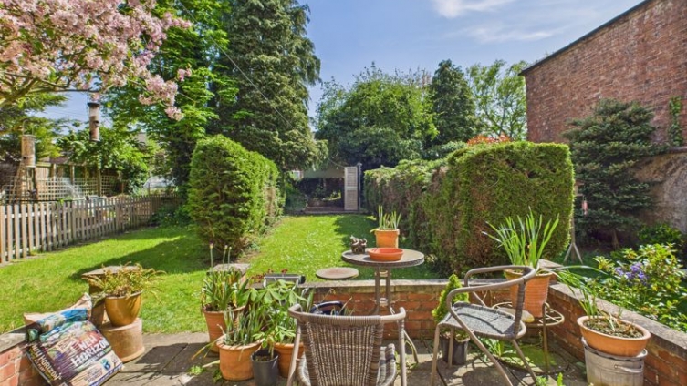 {cf_property_name} Paradise Row