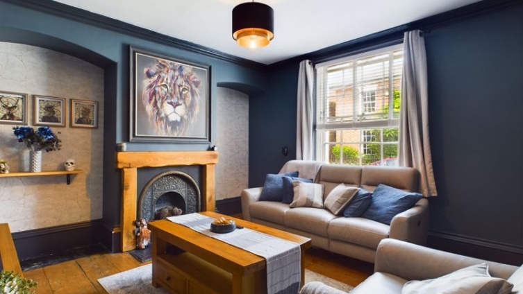 {cf_property_name} Queen Street