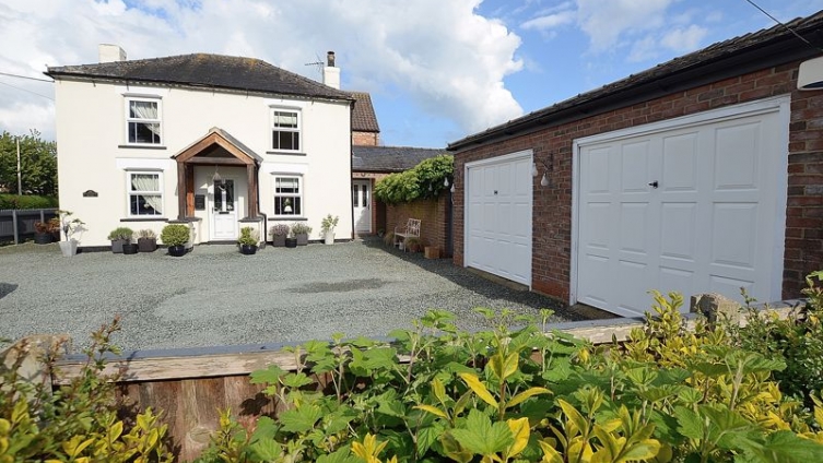{cf_property_name} 25 Walcott Road