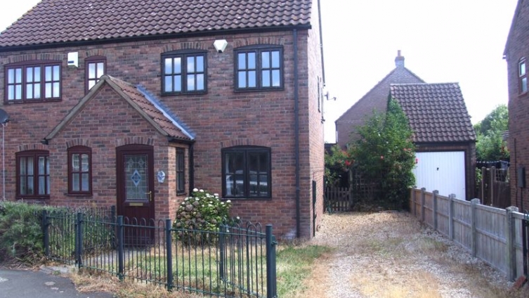 {cf_property_name} Paddock Lane