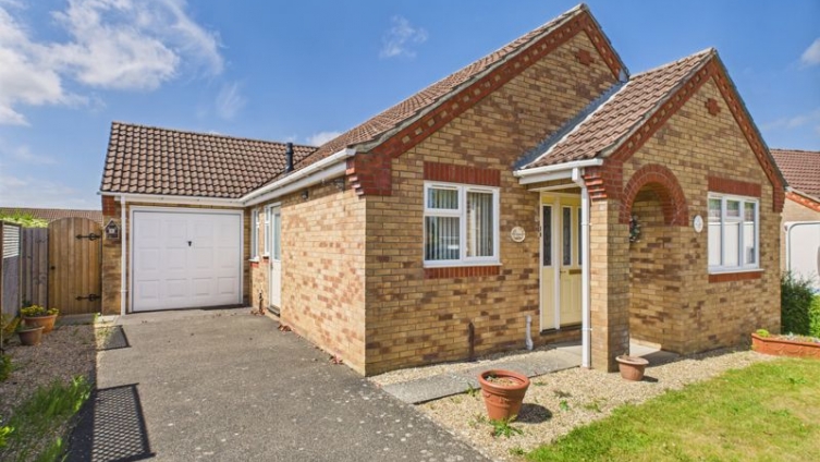 {cf_property_name} Fairfax Close