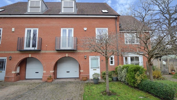 {cf_property_name} Sterling Place