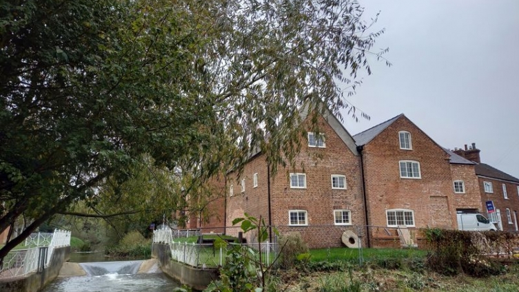 {cf_property_name} Mill Lane