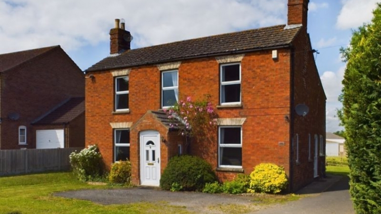 {cf_property_name} High Street