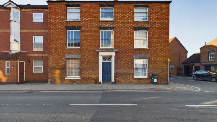 {cf_property_name} 21 North Street