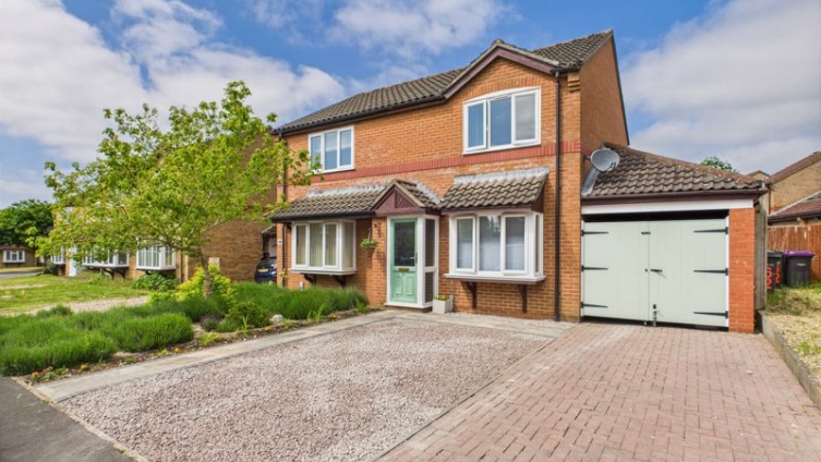 {cf_property_name} College Close