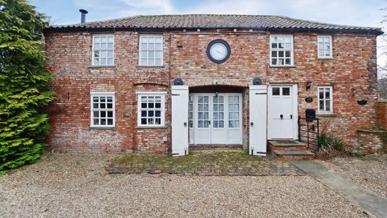 {cf_property_name} 17a Church Lane