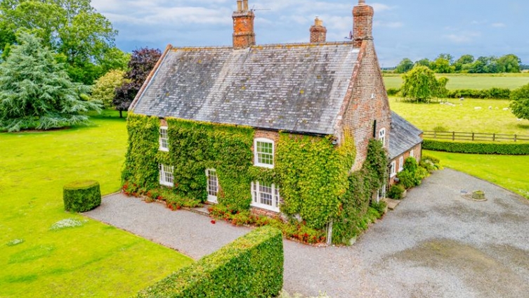 {cf_property_name} Pinfold Lane