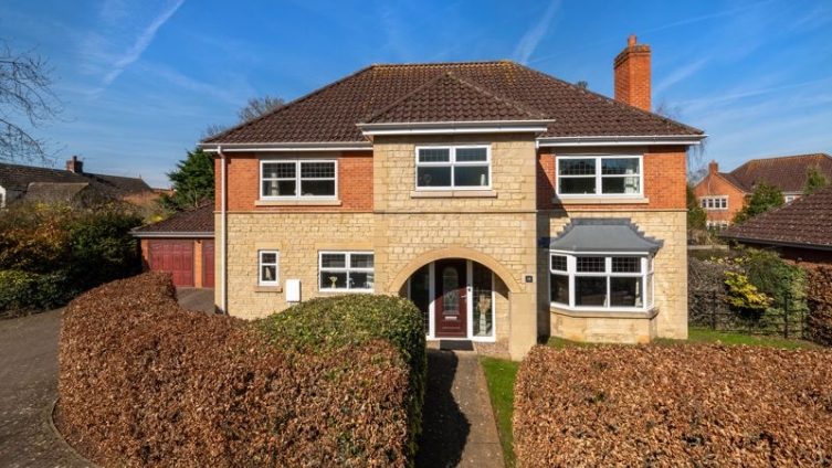 {cf_property_name} Parklands Avenue