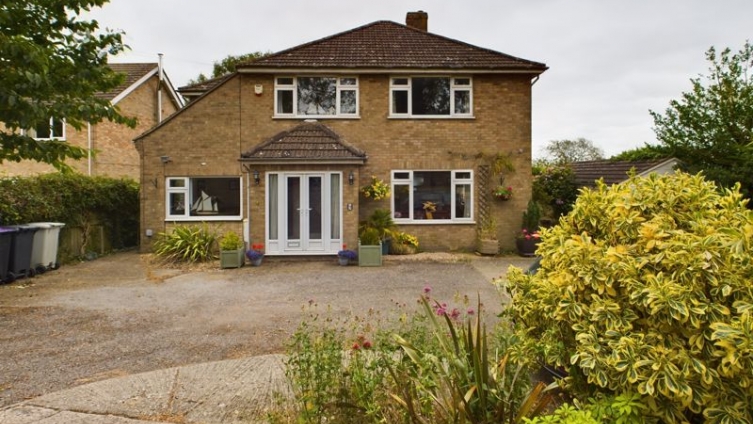 {cf_property_name} Woodhall Road