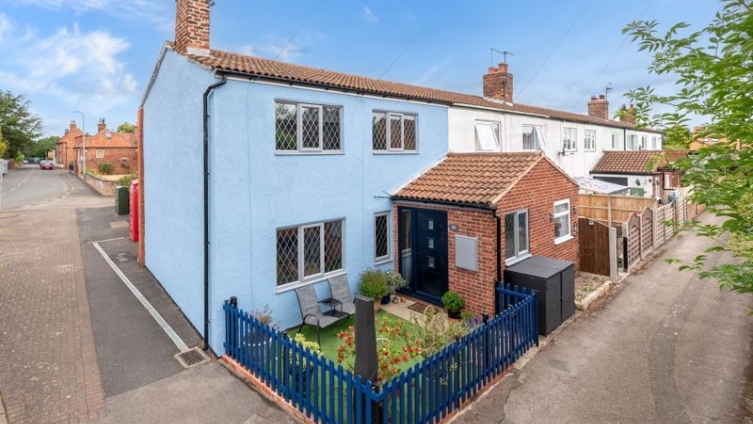 {cf_property_name} High Street