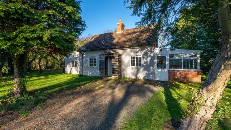{cf_property_name} Hoop Lane