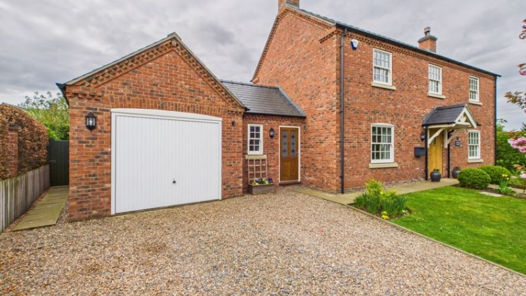 {cf_property_name} Hawthorn Lane