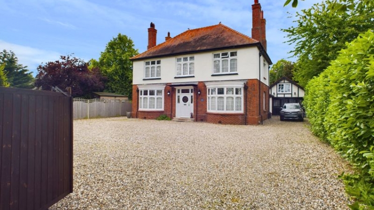 {cf_property_name} 76 Witham Road