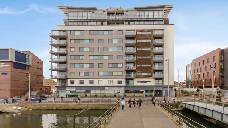 {cf_property_name} Brayford Street