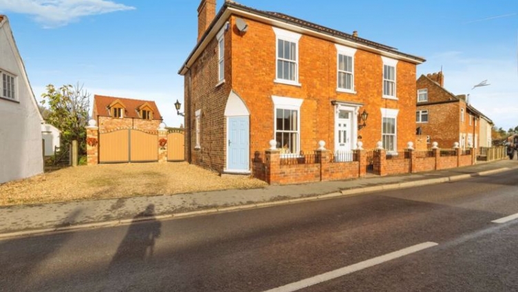 {cf_property_name} High Street