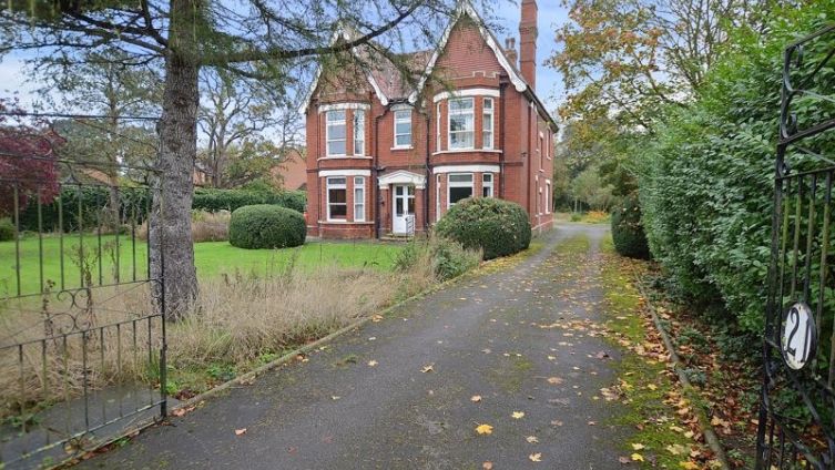 {cf_property_name} High Street